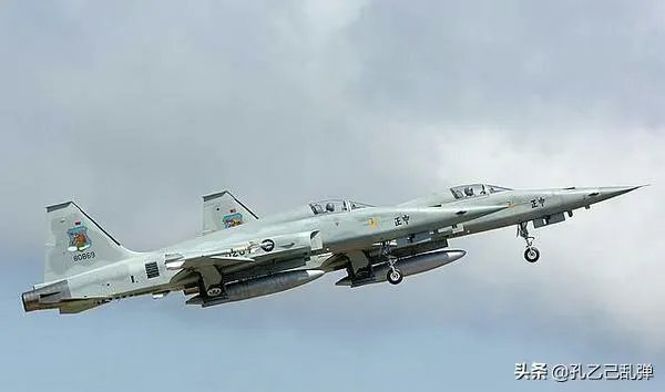 F5战斗机在二代机里算是最好的吗?