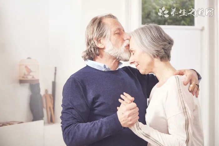 给狗狗做绝育的利弊有哪些？狗狗一般多大的时候做绝育？