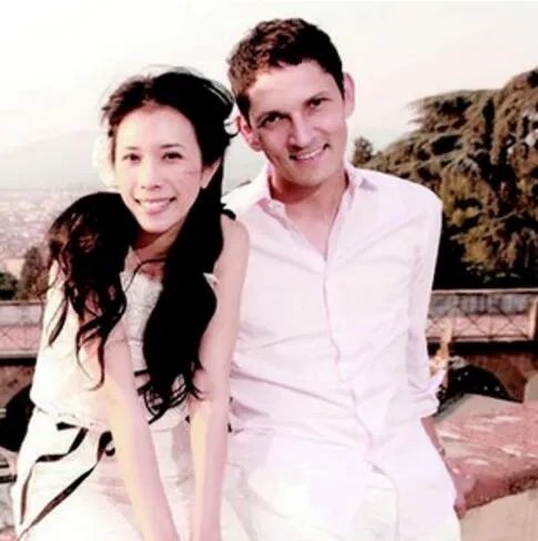 莫文蔚老公照片欣赏 被爆其老公有三个孩子曾是同性恋