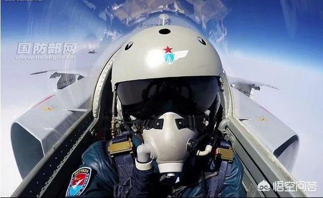 战斗机飞行员戴的眼镜有什么特别之处？
