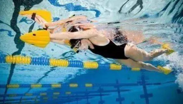 自由泳初学者教学步骤