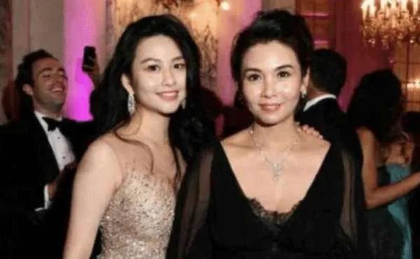 当50岁邱淑贞撞上51岁王祖贤，网友为何说这是我见过最有杀伤力的对比？