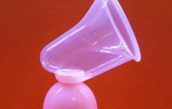 手动吸奶器如何用？