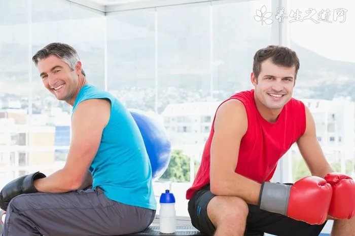 怎么做渐变美甲 在家做美甲的小技巧