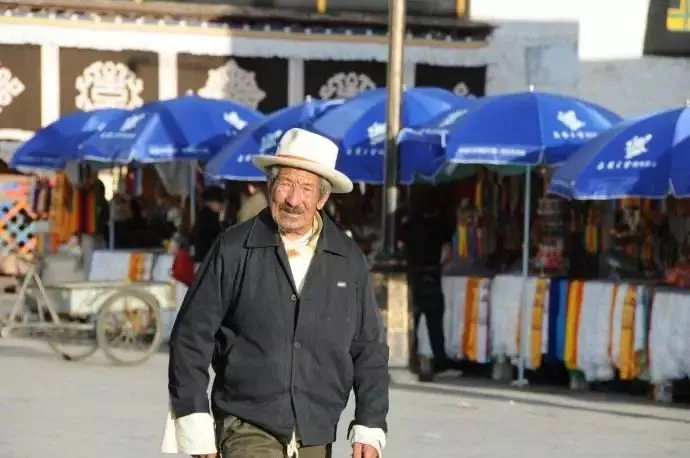 离开央视，藏族青年在海拔4000米打造云巅之家，潇洒！