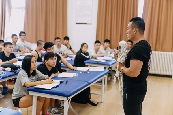 有人请过私教吗，一般健身教练都是怎么安排锻炼撒？