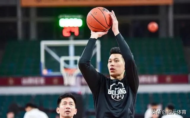 首钢和山西男篮的常规赛中，林书豪被外援富兰克林所撞到，翟晓川上前出头，你怎么看？