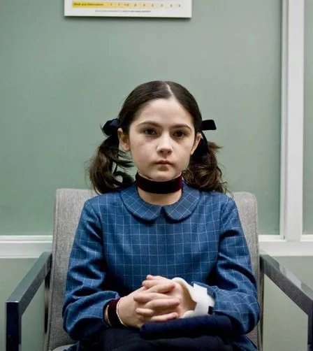 伊莎贝拉·弗尔曼演员本身是侏儒么？