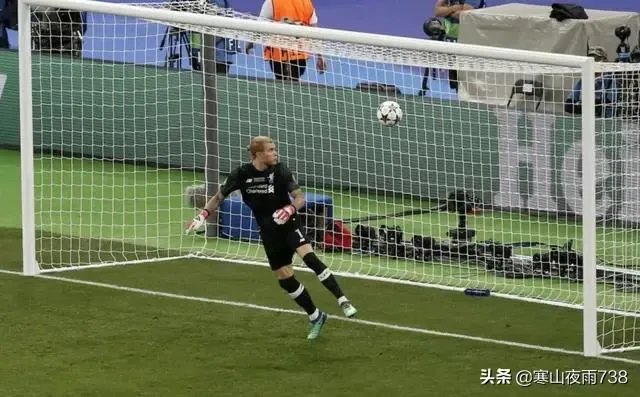 怎样用一句话，来形容一个糟糕的足球守门员？