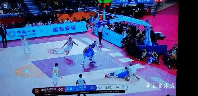 首钢和山西男篮的常规赛中，林书豪被外援富兰克林所撞到，翟晓川上前出头，你怎么看？