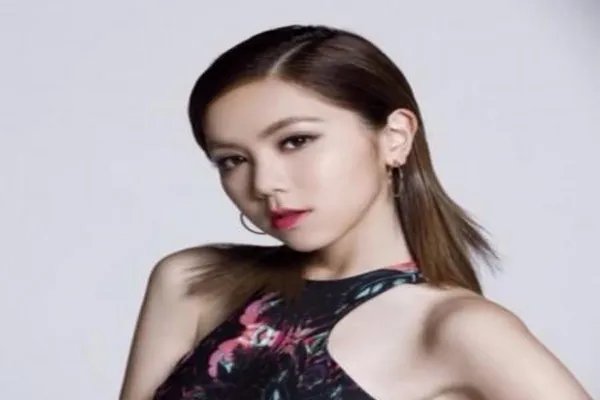 十大翻唱女歌手排行榜 原来一直循环播放的歌曲是翻唱歌曲