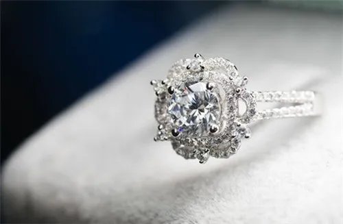 钻石图片大全 钻石戒指怎样定制