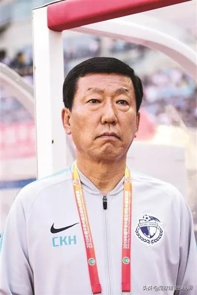 申花接连引进金信煜和沙拉维两名进攻球员,哪两位队内外援会被顶替呢?