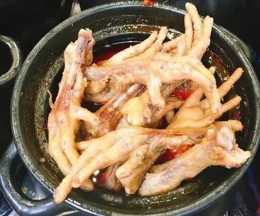 请问成都春熙路有什么美食？