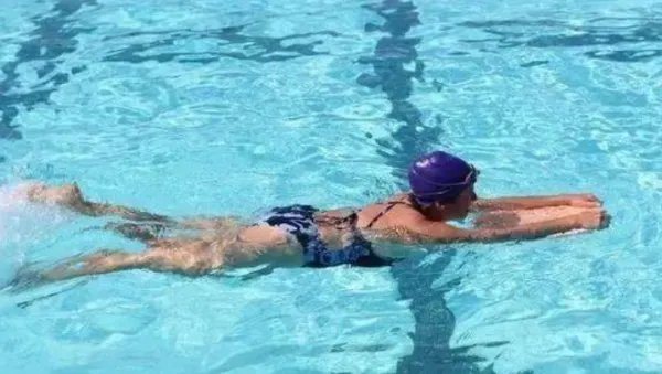 自由泳初学者教学步骤