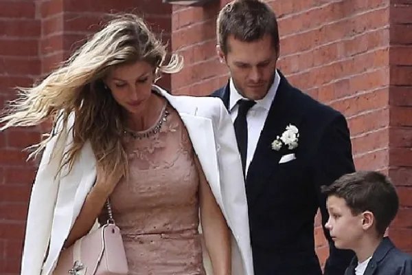 世界十大著名橄榄球运动员排行榜,汤姆·布雷迪榜首是nfl的标志