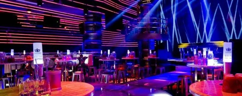 酒吧卡座和边卡区别