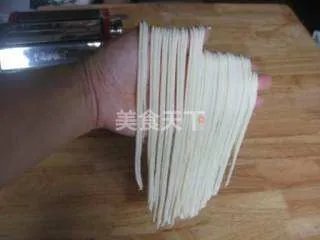 自制鸡蛋面的做法，自制鸡蛋面怎么做好吃，自制