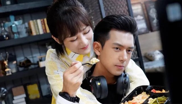 电影、电视剧拍吻戏时，发生过哪些令人尴尬的事？