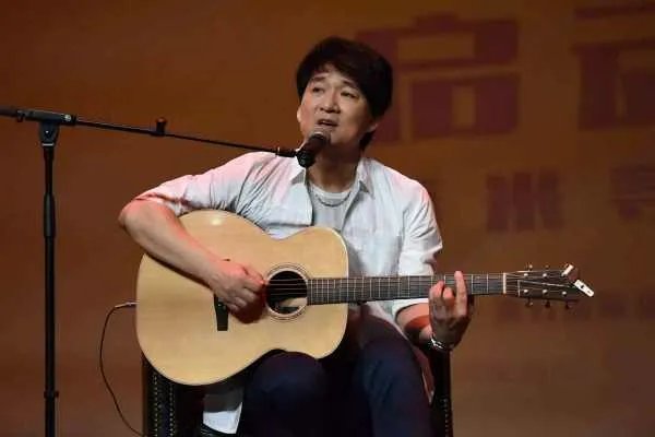 朋友这一首歌叫什么名字呀？