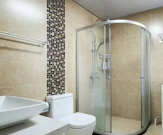 装推拉门的浴室，美观又好用！