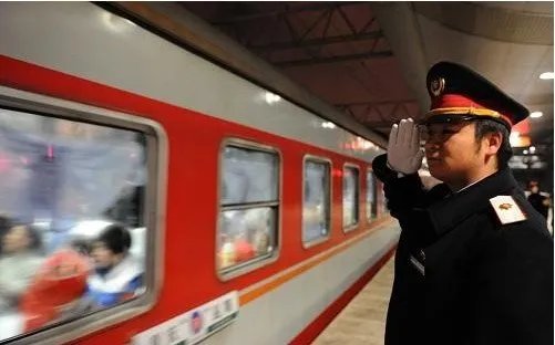 12306系统又崩了，系统崩溃会给人们带来哪些影响？