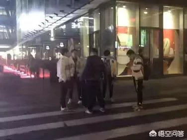 LOLIG输掉比赛后,JKL独自打车宁王通宵排位,王校长评论炸了,这是为何?