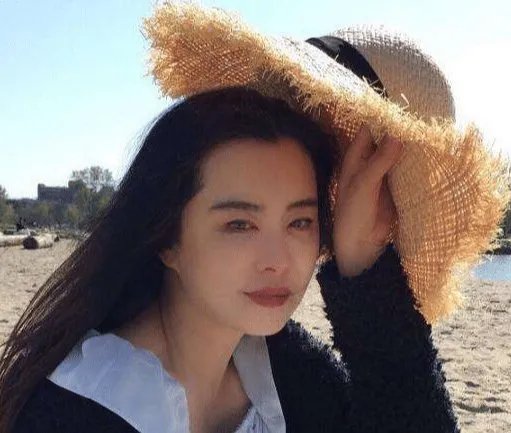 当50岁邱淑贞撞上51岁王祖贤，网友为何说这是我见过最有杀伤力的对比？