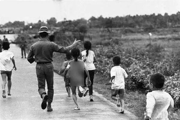 一张让战争提前结束的照片，战火中的女孩如今过得怎么样了？