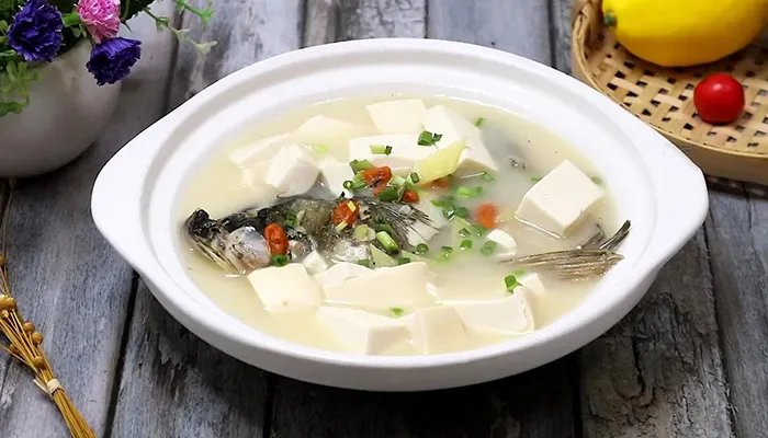 鱼头炖豆腐的做法 鱼头豆腐汤怎么做