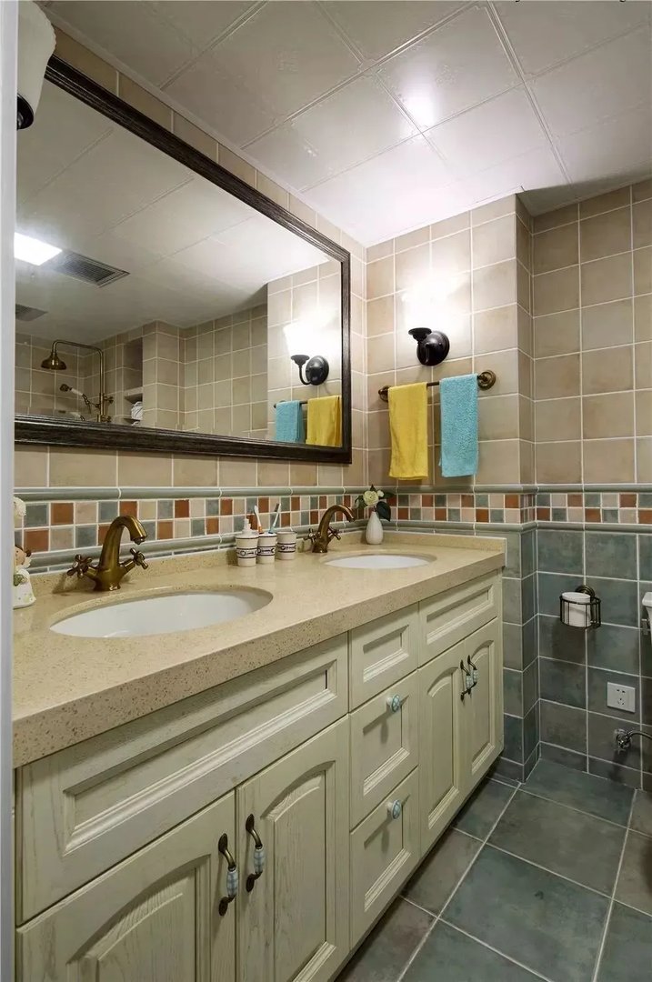 卫生间墙面效果图，卫生间墙砖腰线选择！