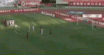 怎样用一句话，来形容一个糟糕的足球守门员？