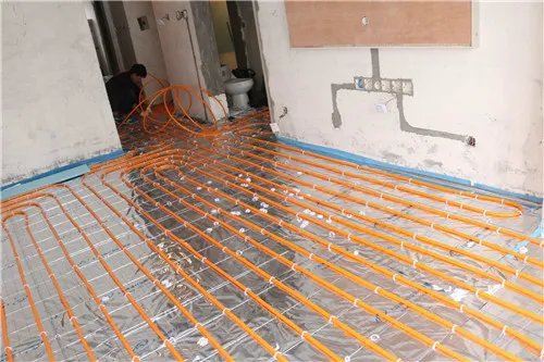 地暖地板是热的吗