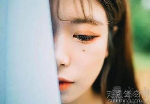滴泪痣是什么解析 滴泪痣的痣相位置图解与含义