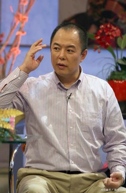 张铁林在回应国籍问题时,自相矛盾遭网友质疑,这么解释可以吗?