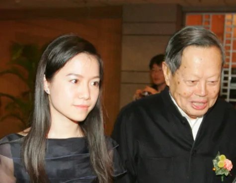 杨振宁的妻子是谁？