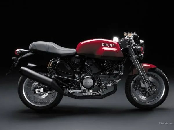 创战纪男主角骑的摩托车是什么牌子的哪个国家的？