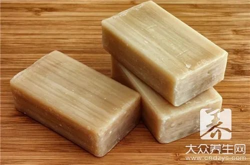 用肥皂洗脸好不好