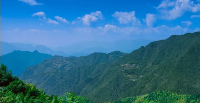 青山重重叠叠的像什么怎么写句子？