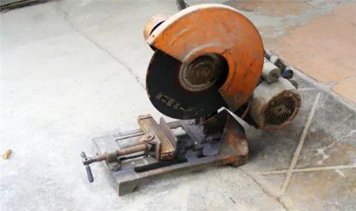 手持切割机怎么换刀片