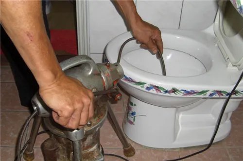 马桶堵了怎么办