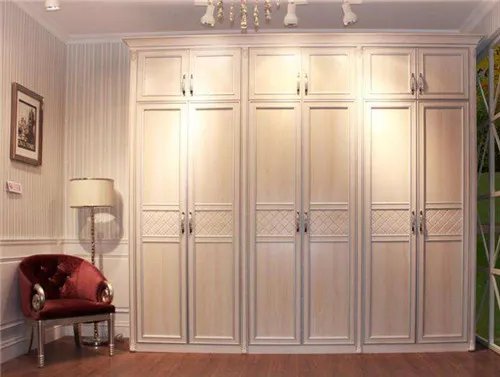 成品衣柜和定制衣柜哪个好  看完才选才不会后悔