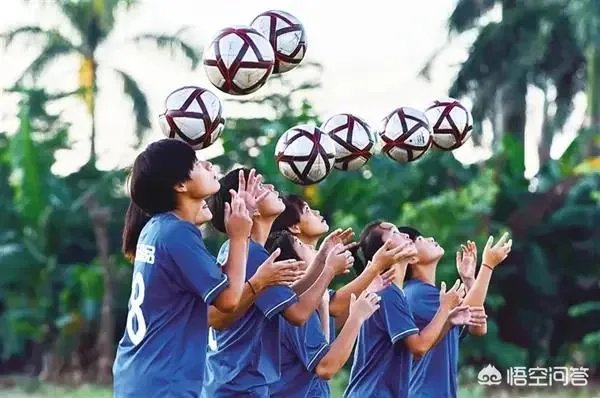 英明!琼中女足荣获“五四青年奖章”,她们曾夺世界青少年足球锦标赛冠军。你怎么看?