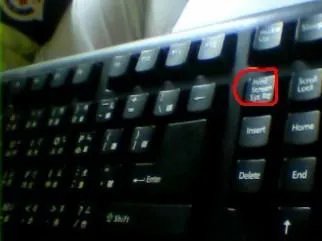 穿越火线中按哪个键截图