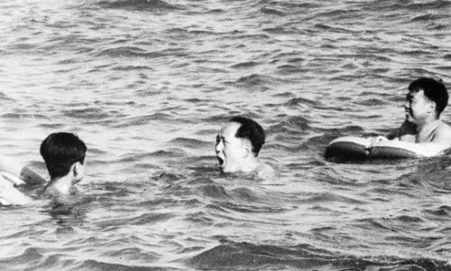 自信人生二百年，后面一句是什么？