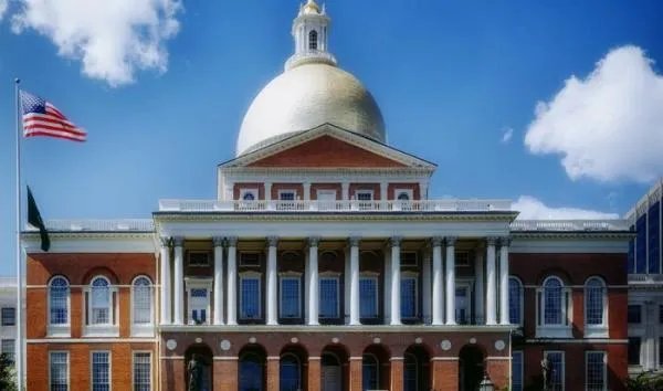 美国国会山哪年建的?