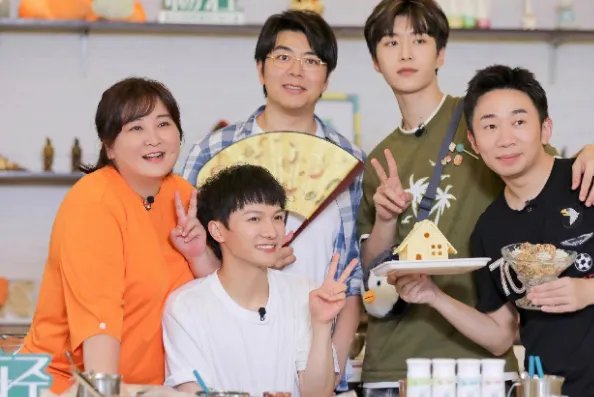 2020年度十大热门综艺排行榜：演员请就位上榜，第一热度最高