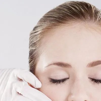 脸上为什么长斑呢