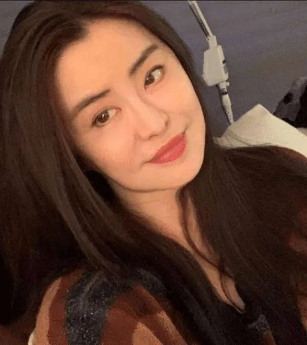 当50岁邱淑贞撞上51岁王祖贤，网友为何说这是我见过最有杀伤力的对比？