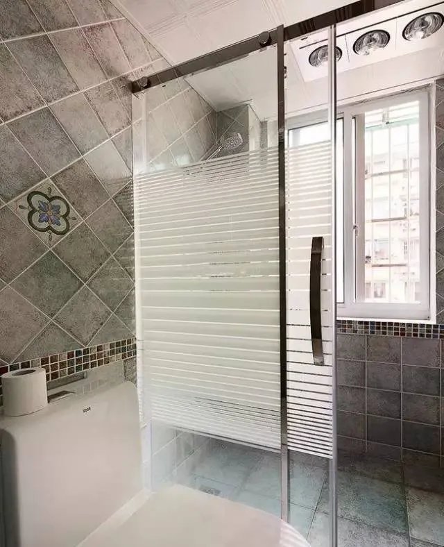 装推拉门的浴室，美观又好用！